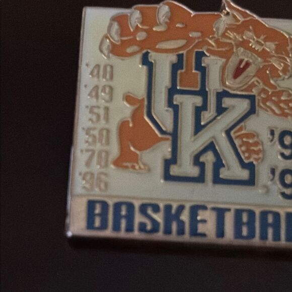 Vintage University of Kentucky Basketball '96/'97 Lapel Pin - Picture 2 of 5